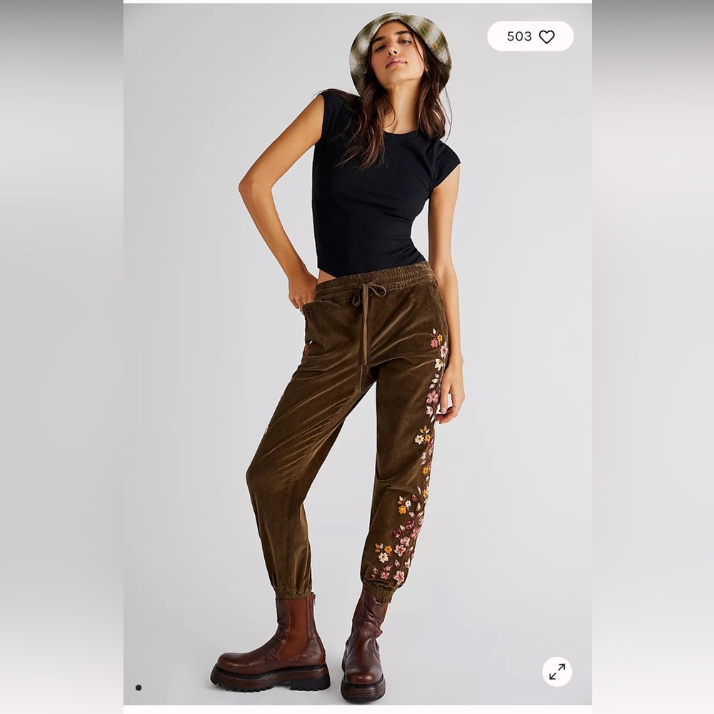 Driftwood corduroy jogger
Floral